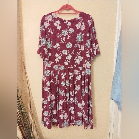 Torrid Wms Burguy Floral Flutter Sleeves Elastic Waist Vneck Skates Dress Sz 3 - Picture 3 of 11